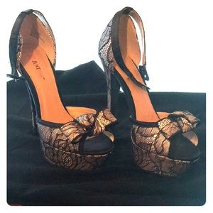Black/nude Just Fab heels